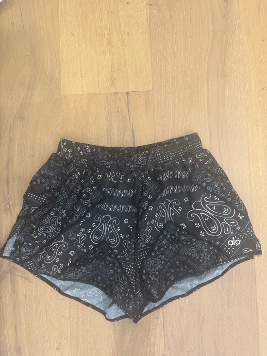 ALO Yoga Pants - ALO Yoga Black Bandana Print Women’s Shorts